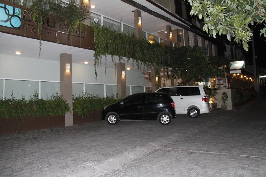 Duo Legian Hotel Esterno foto